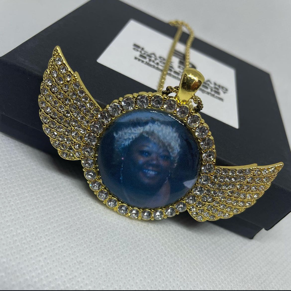 Angel wing pendant