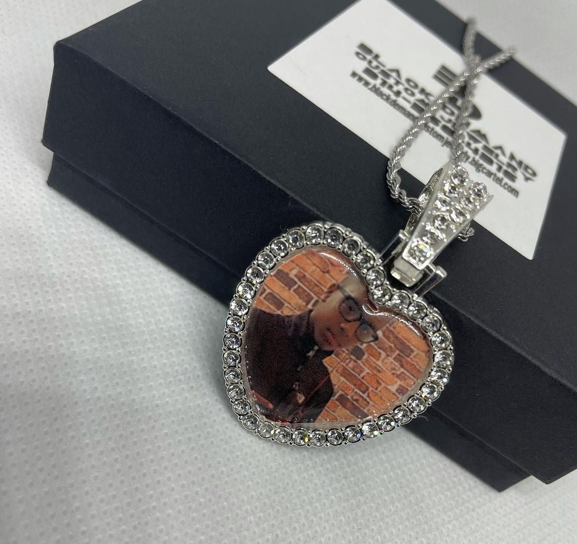 Heart one side studded pendant